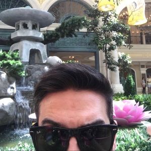 Meet your Posher, Charles